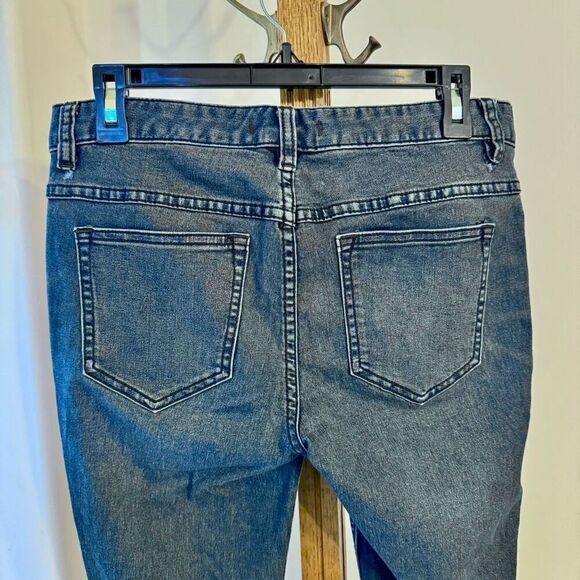 Free People (6/28) Distressed Knee Skinny Jeans - Picture 2 of 6
